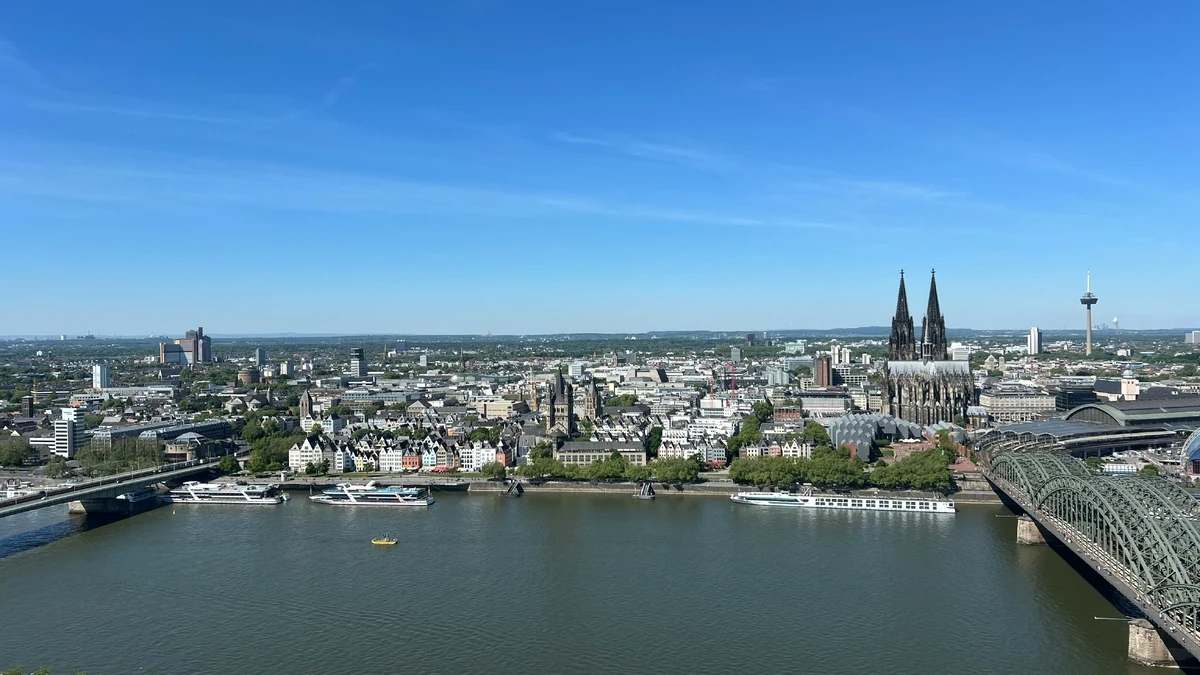 Köln Skyline von oben – 4K HD Hintergrundbilder kostenlos herunterladen