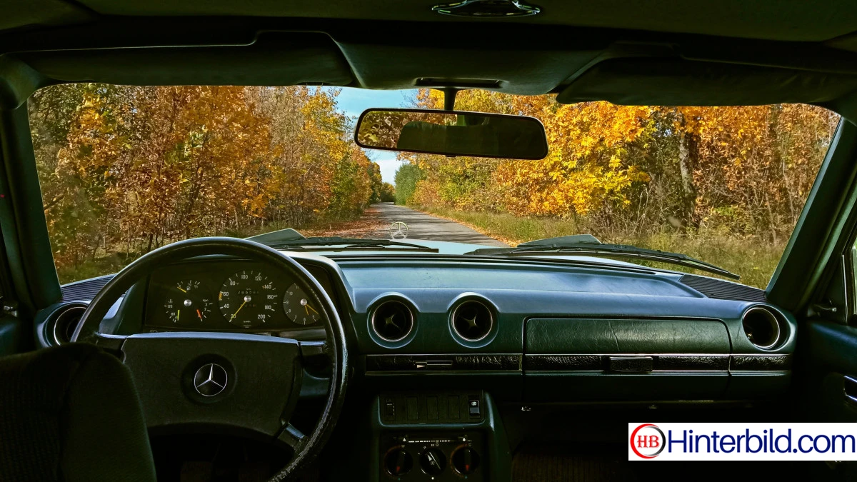 Mercedes W123 Innenraum - Hintergrundbild