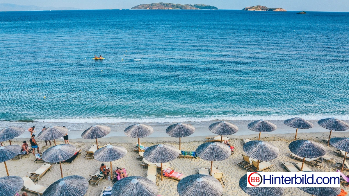 Strand, Regenschirme, Meer - Hintergrundbild