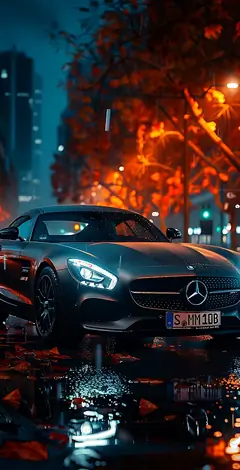 Grauer Mercedes-AMG GT in einer herbstlichen Nacht mit Laub auf der Straße – atmosphärisches Handy Wallpaper.