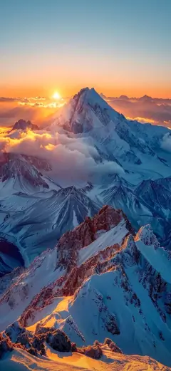 Episches Handy Wallpaper: Goldenes Sonnenlicht trifft auf blaue Berge.