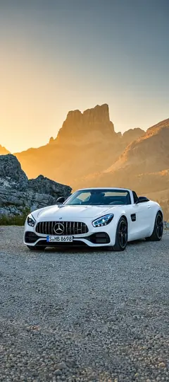 weißer mercedes amg gt vor berglandschaft bei sonnenuntergang als auto hintergrundbilder und kostenlose hintergrundbilder 4k für iphone.