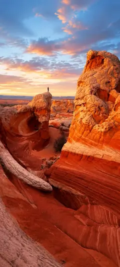 rote felslandschaft mit canyon und sonnenuntergang als natur hintergrundbilder und kostenlose hintergrundbilder 4k für iphone.