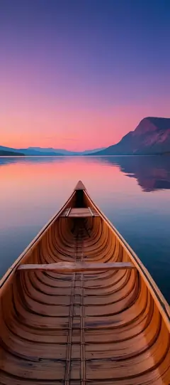 holzkanu auf ruhigem see bei sonnenuntergang als natur hintergrundbilder und kostenlose hintergrundbilder 4k für iphone.