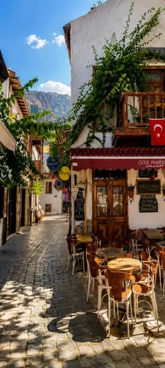 mediterrane altstadt mit sonniger gasse als sommer hintergrundbilder und kostenlose hintergrundbilder 4k für iphone.