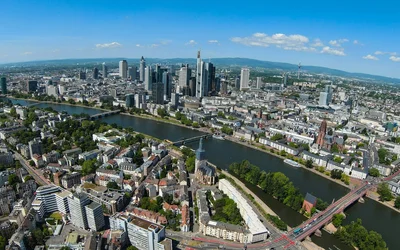 Frankfurt Skyline von oben – 4K und HD Hintergrundbilder Kostenlos Herunterladen