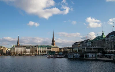 Hamburg Skyline 4K – Atemberaubendes PC Hintergrundbild