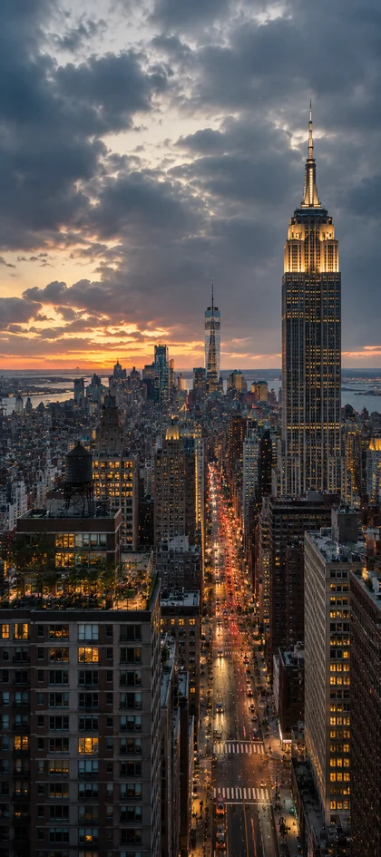 New York Wallpapers 4K mit Empire State Building und beleuchteter Manhattan Skyline bei Sonnenuntergang