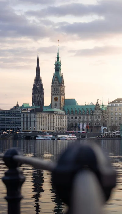 Beeindruckender Blick auf Hamburg vom Wasser