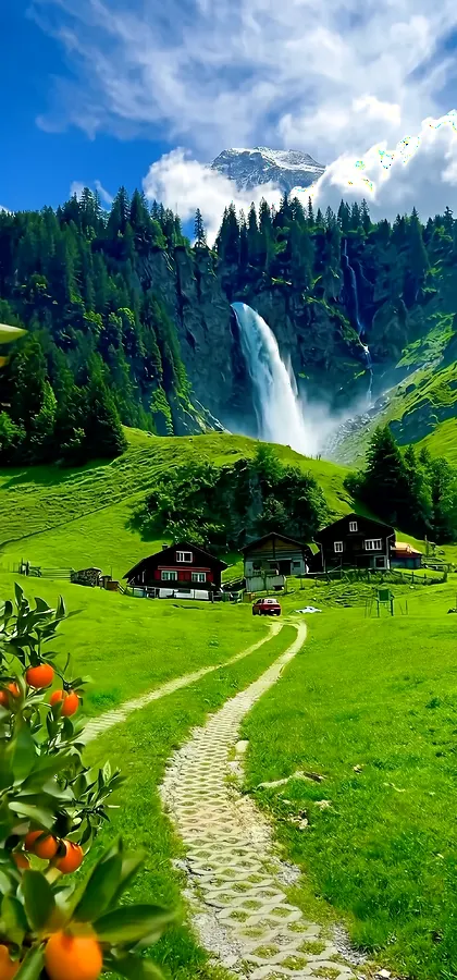 Bergdorf mit Wasserfall – Traumhaftes Natur Handy Hintergrundbild in 4K