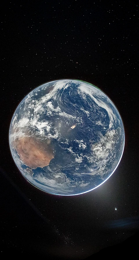Erde Wallpaper 4K für iPhone – Realistisches Weltall Hintergrundbild