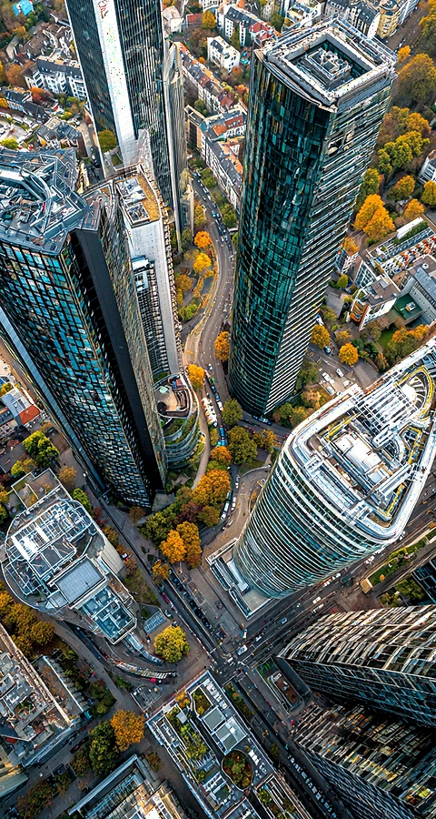 Frankfurt Skyline iPhone Hintergrundbild 4K – Moderne Stadt Wallpaper Kostenlos