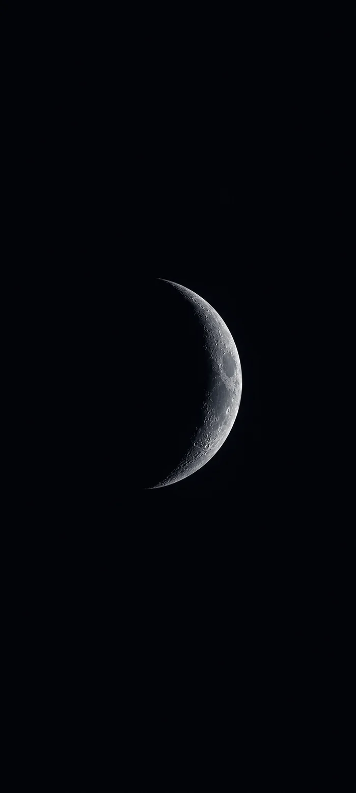 minimalistischer halbmond am schwarzen nachthimmel als schwarz hintergrundbilder und kostenlose hintergrundbilder 4k für iphone.